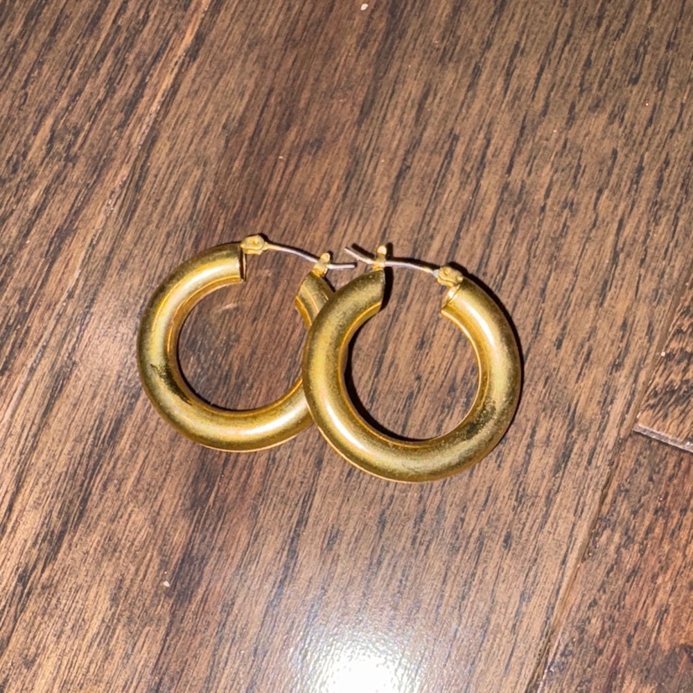 Elegant Gold Hoop Earrings